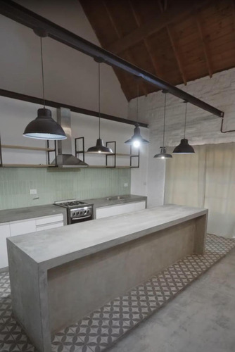 Casa En Venta - 2 Dormitorios 1 Baño - Cochera - 1.500mts2 - San Vicente