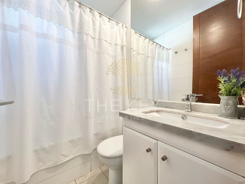 Casa En Arriendo De 5 Dorm. En Las Condes