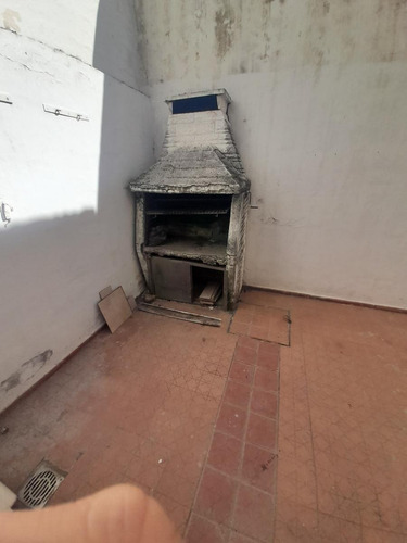 Inversión Inteligente Casa Con Patio, Cochera Y Posibilidad Comercial