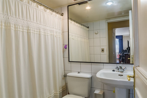 Departamento En Venta De 2 Dorm. En Las Condes