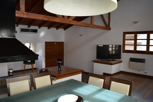 Casa Con Pileta A 100 Mts Del Cordoba Shopping Center