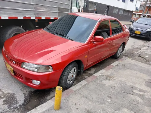 Mitsubishi Lancer 1.3 Gl 5 p