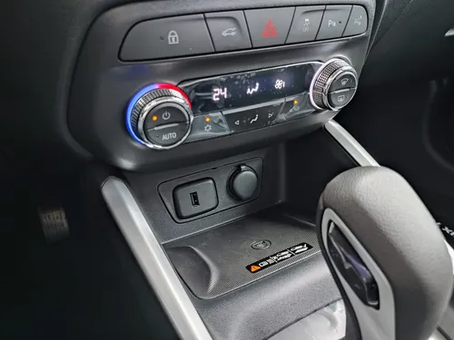 Chevrolet Onix 1.0T Premier Sedan At