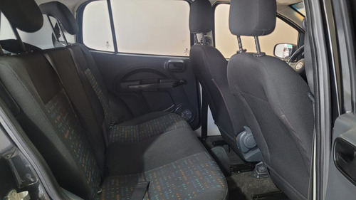 Fiat Uno Uno Vivace 1.0 8V (Flex) 4p