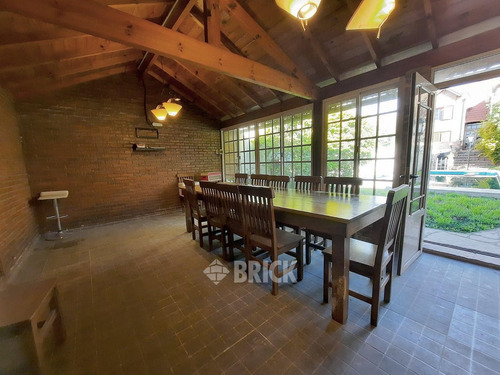 Casa Tipo Chalet En Lote De 432 M2 En Rodriguez Peña Al 900 - 3 Cocheras Piscina Quincho Parrilla