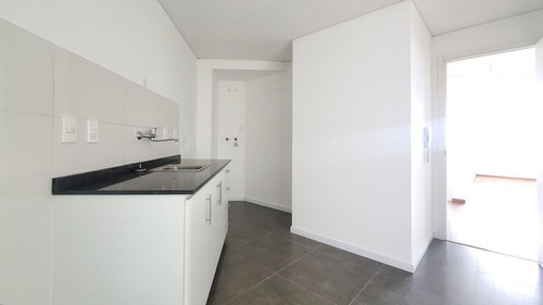 Imagen 8 de 21 de Apartamento, 2 Dormitorios, Vista A Rambla, Ciudad Vieja. A