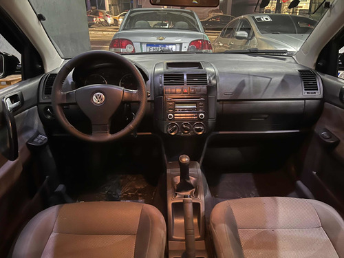 Imagem 6 de 11 de Volkswagen Polo 2011 1.6 Vht Total Flex 5p