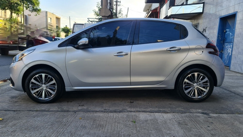 Imagen 6 de 11 de Peugeot 208 2018 1.6 Feline