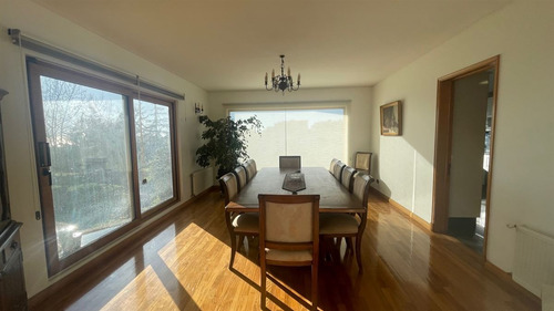 Casa En Venta De 5 Dorm. En Concón