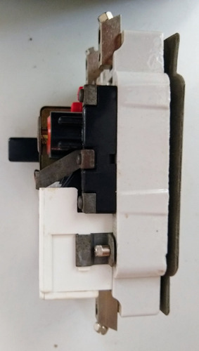 Breaker Monofásico 220 Con Protección Térmica Hasta 50 Amp (Usado)
