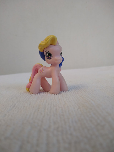 My Little Pony - Ponyville - Sharing Sweets With Fluttershy (Usado)
