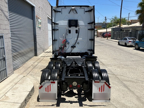 Tractocamión 2016 Freightliner Cascadia 125 /camarote