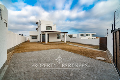 Casa Nueva Y Exclusiva En Sector Peñuelas