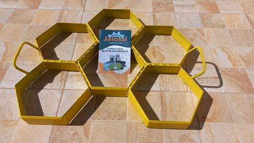 Imagem 3 de 6 de Forma Para 6 Bloquetes Sextavados 25 X 6 Cms Cimento Jalossi