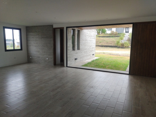 Casa A Estrenar En Costa Esmeralda Sector Deportivo