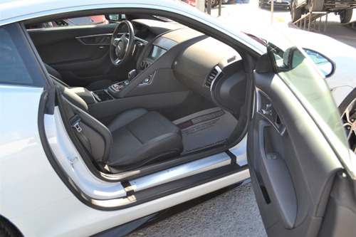 Imagen 9 de 10 de Jaguar F Type R Dynamic 300 Ps 2021