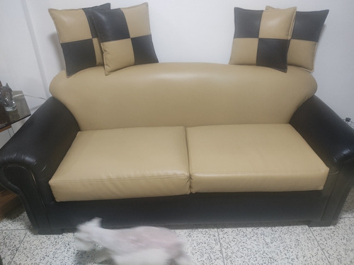 Imagen 2 de 4 de Mueble Sofa 3 Puestos En Vipiel Casi Nuevo 3 Meses De Uso