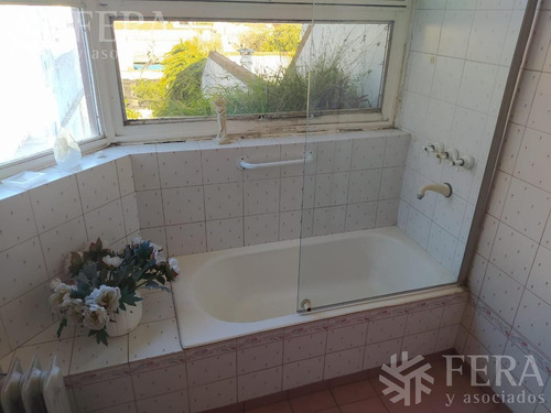 Imagen 19 de 30 de Venta De Casa De 4 Ambientes Con Cochera, Jardin Y Patio Con Parrilla En Wilde (28232)