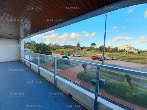 Apartamento En Venta Frente Al Mar En Pinares- Ref: 30980