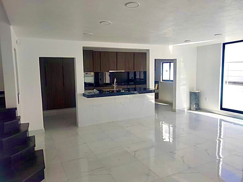 Casa Remodelada 4 Habitaciones, 4 Baños, Cuarto De Juegos, Terraza, Cuarto De Serv.