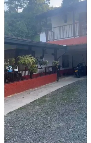 Finca Con 2 Casas Y 1 Apartaestudio En La Estrella