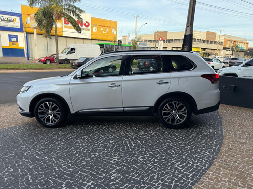 Mitsubishi Outlander 2.2 MIVEC DI-D DIESEL HPE-S AWD AUTOMÁTICO