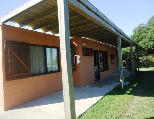 Muy Bonita Casa Ubicada En Punta Piedras A Pasitos Del Mar.ref: 5466