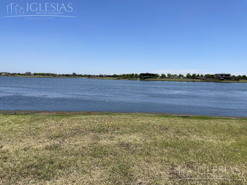 Imagen 2 de 13 de Terreno Al Lago - Muelles