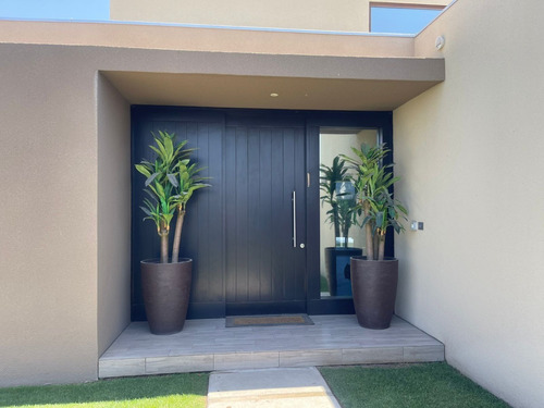 Imagen 2 de 17 de Increíble Casa En Condominio, En Excelente Estado