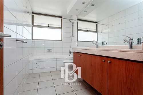Departamento En Venta De 4 Dorm. En Las Condes
