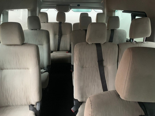 Imagen 11 de 15 de Nissan Urvan 2.5 15 Pas Amplia Aapack Seg Mt 2016