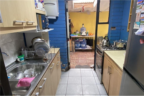 Imagen 5 de 15 de Casa De 2 Pisos 5d 1b 2e!