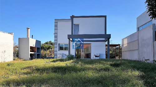 Casa, 2 Dormitorios, 1 Baño + Toilette, Punta Del Este, Venta- Ref: 835