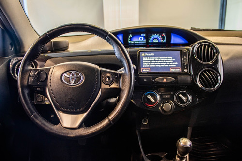 Imagen 2 de 15 de Toyota Etios Xls 1.5n 79.000km 2017 Blanco