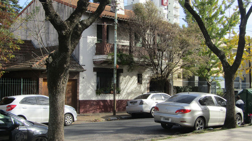 Casa En Venta En Quilmes Residencial. Frente A Plaza De La Cruz!!!!