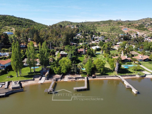 Linda Casa A Orilla De Lago