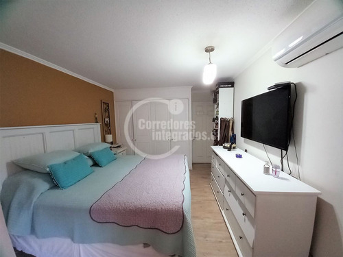 Casa En Venta De 5 Dorm. En La Florida