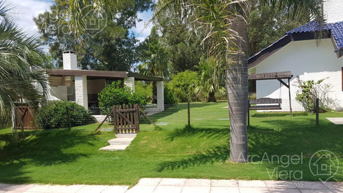 Casa Con Piscina En Alquiler Anual Venta , Playa Mansa Pda 39