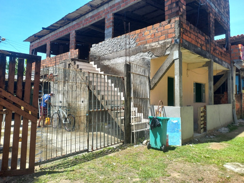 Casa Com Três Quartos E Uma Suite