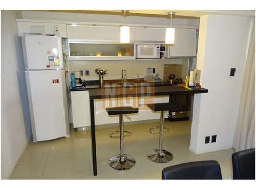 Apartamento En Mansa, 2 Dormitorios Frente Al Mar Parrillero Propio Frente Al Mrar-ref:17000