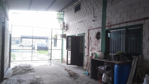 Imagen 17 de 18 de Galpón Importante Sobre Lote 20x60 - Av. 520 E165 Y 166 - La Plata