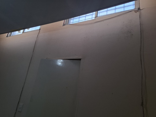 Casa Tipo Apartamento De 2 Dormitorios, Patio Pequeño Para Colgar Ropa.garantía Depósito En Atahualpa