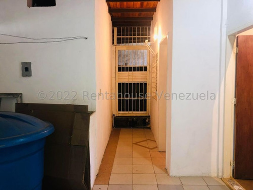 Imagen 8 de 15 de Casa En Venta En Santa Rita Maracay Aragua 22-24246 Irrr