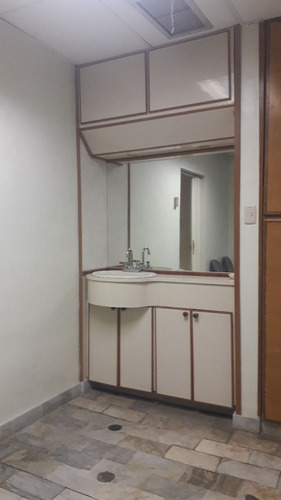 Imagen 3 de 13 de Oficina En Av. 181 Valencia (foof-031) Vende Abog. Del Carmen