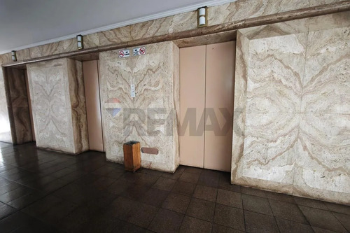 Oficina 31 M² | Balcón | Frente Tribunales