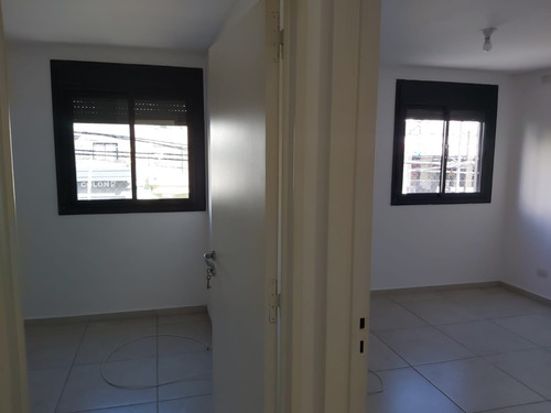 Venta Departamento 2 Dormitorios Adjudicado Regam Pilay Con Posesion Inmediata O Renta, Av Colon 1494