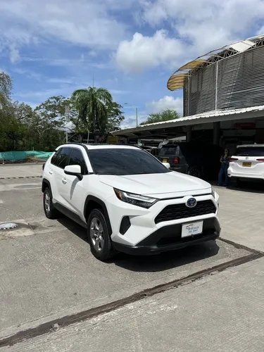 Toyota RAV4 2.5cc XLE 4x4 Hybrid