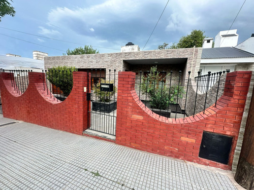 Casa Tres Dormitorios Barrio Ampliacion Rosedal