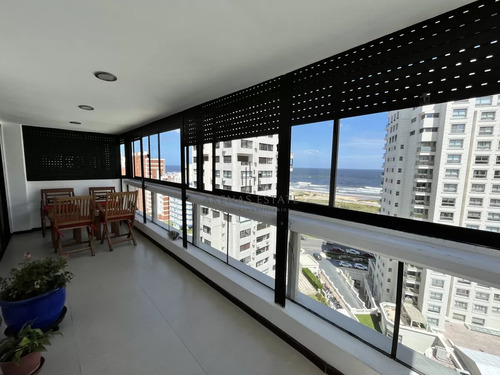 Apartamento De 3 Dormitorios En Venta En Punta Del Este