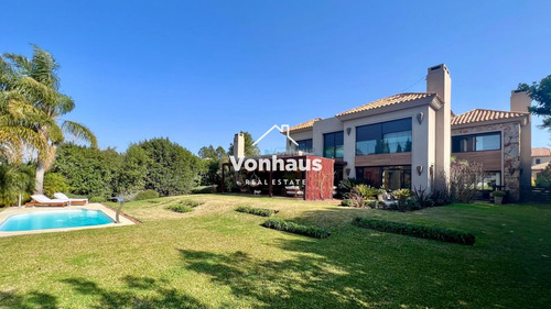 Casa En Venta En Barrio Privado Carmel